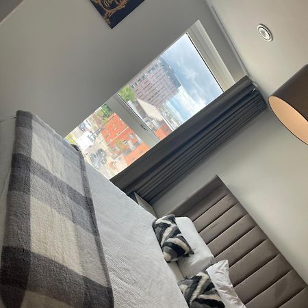 Modern 2 Bedroom City Centre Apartment W Balcony Manchester Buitenkant foto